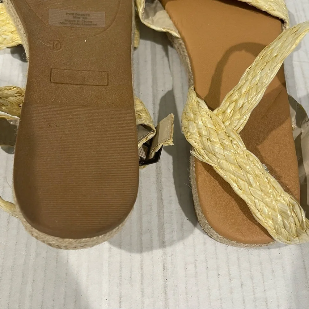 Journee Collection Cream Sandals Size 10